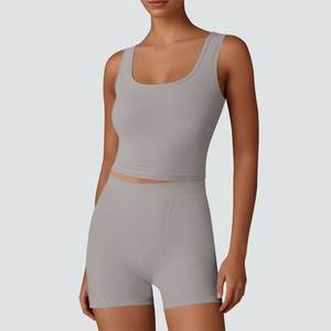 Ensemble Leggings courts + soutien-gorge de sport croisé Survêtement de gymnastique pour femmes - Product Image 1