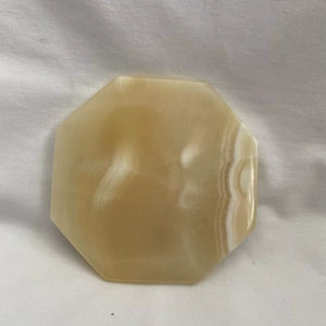 Posavasos de Alabastro Egipcio Hecho a Mano con Reverso de Terciopelo, Posavasos Hexagonal Redondo de 3.5 Pulgadas para Bebidas - Product Image 1