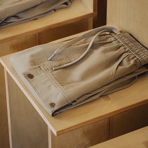 Pantalon cargo décontracté avec poche et cordon de serrage à taille élastique Pantalon ample droit kaki à jambes larges pour femmes - Product Image 5