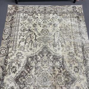 Tapis de 4,4 x 8,8 pieds, tapis vintage, tapis turc en laine grise à carreaux - Product Image 3