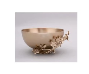 Bol rond en métal de la meilleure qualité pour la décoration intérieure ou le bol de service Bol décoratif en or antique avec salade au motif de feuilles - Product Image 1