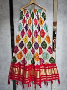 Dupatta de Seda Gaji de Viscosa Pura de 2.50 Metros de Largo, Suavidad Premium y Brillo Elegante con Detalles Intrincados, Disponible - Product Image 3