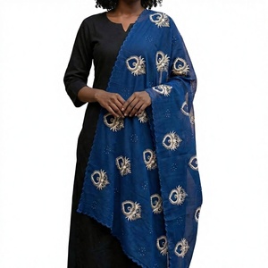 Écharpe en voile de coton blanc épais pour femme, brodée de fleurs et de strass, respirante et douce, style africain musulman, usage quotidien, vente en gros - Product Image 1