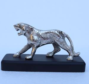 รูปปั้นสิงโตทองเหลืองทำด้วยมือบนฐานไม้ที่สมบูรณ์แบบสำหรับการตกแต่งบ้านการออกแบบที่เน้นความหรูหราสง่างาม - Product Image 2