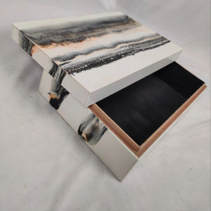 กล่องเรซิ่นฝังลายหรูหรา ดีไซน์หินอ่อนสีแดงสุดหรู สำหรับจัดเก็บของในบ้านสไตล์หรูหราและตกแต่งบ้านสไตล์โมเดิร์น กล่องไม้ทำมือ - Product Image 1