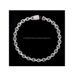 Joyería ostentosa cultivada en laboratorio de excelente calidad Cadena de eslabones cubanos de Plata de Ley 925 para uso en ocasiones especiales disponible en venta - Product Image 4