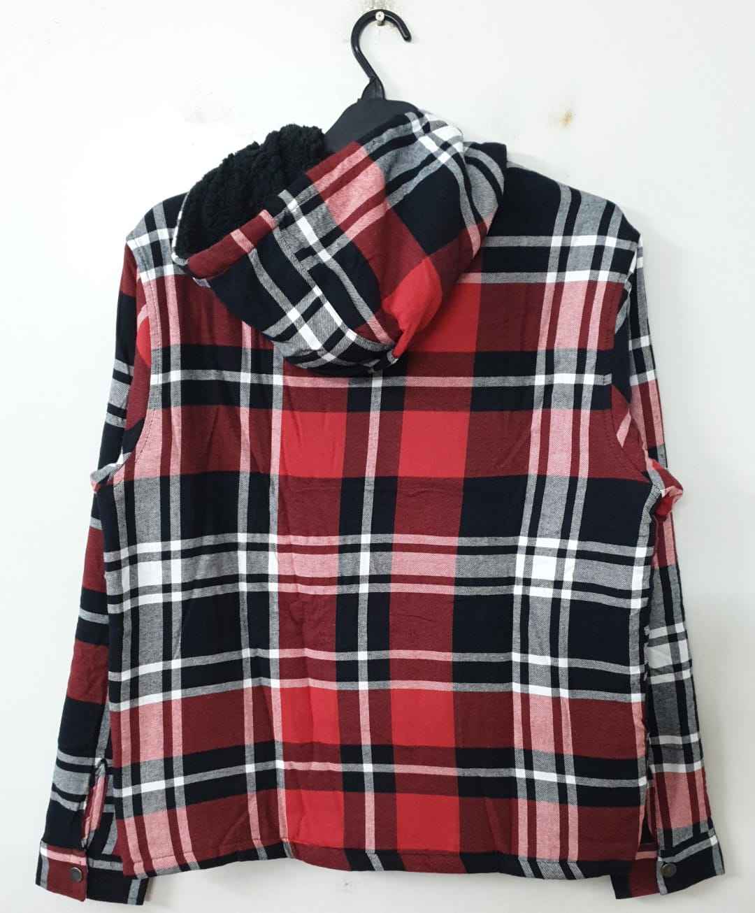 ลายทางสีแดง &amp; ดำ