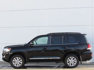 รถ SUV แลนด์ครุยเซอร์มือสองสภาพดี ปี 2020 เกียร์อัตโนมัติ 8 สปีด ขับเคลื่อน 4 ล้อ 381 แรงม้า เครื่องยนต์ 5.7 ลิตร V8 พร้อมส่ง - Product Image 5