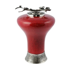 Urne souvenir en aluminium de haute qualité couleur noire pour cendres humaines urne en aluminium de crémation de conception en relief à vendre - Product Image 2