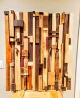 Pièces d'art murales contemporaines suspendues, fabriquées à la main à partir de tissu métallique et de bois d'acacia et de pin avec finitions haut de gamme pour Diwali