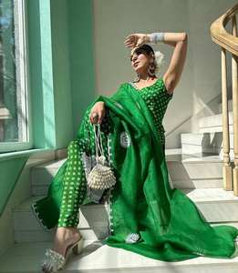 กระจกด้านบนปักลายสำหรับงานปาร์ตี้จากนักออกแบบรุ่นใหม่พร้อม dupatta - Product Image 5