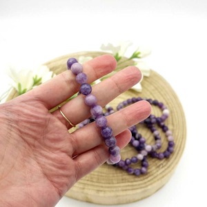 Pulsera de piedras preciosas de lepidolita de excelente calidad, joyería de cristal de lavanda para curación emocional y equilibrio espiritual a la venta - Product Image 5