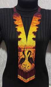 Collares de cuentas de cristal hechos a medida con patrones de pájaros, incluyendo diseños temáticos de grúas y cigüeñas, ideales para reventa - Product Image 3