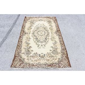 Alfombra Vintage de 3.8x6.5 pies, Alfombra Turca, Alfombra de Lana con Diseño Floral Marrón - Product Image 1