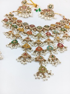 Elegante conjunto de collar de sombra chapado en oro, joyería nupcial sofisticada para recepciones de bodas y ceremonias tradicionales - Product Image 2