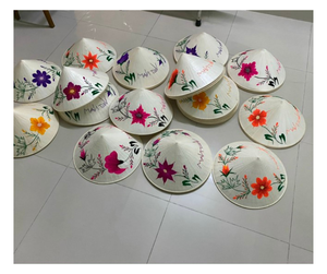 Sombrero cónico de hoja de palma vietnamita Non La de alta calidad a granel hecho a mano, sombrero para el sol para festivales, ropa informal, listo para enviar - Product Image 1