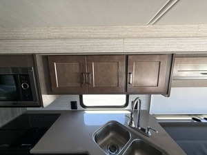 Caravane de camping-car Winnebago V-i-s-t-a 29V d'occasion 2021 à vendre pour le camping et les voyages - Product Image 4