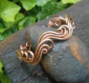 Pulsera de cobre puro hecha a mano por artesanos expertos de la India para la venta a granel - Product Image 2