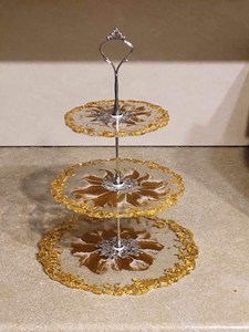 Soporte de pastel de resina de color blanco hecho a mano para cualquier ocasión auspiciosa Patrón de modelo de precio razonable - Product Image 4