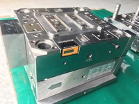 Moules d'injection en acier PVC de haute qualité pour véhicules, performance optimale, machine CNC, canal froid efficace, fabriqué par HANOI MOULD TECHNOLOGY