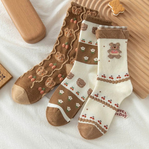 Venta al por mayor de calcetines de algodón para mujer con diseño de cerezas oso pardo estilo de dibujos animados lindo logotipo personalizado disponible fabricante de calcetines de Vietnam - Product Image 1