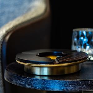 Cenicero redondo elegante del cigarrillo del metal una solución elegante y práctica - Product Image 1