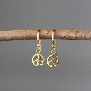 ต่างหูแบบห้อยรูปสัญลักษณ์สันติภาพสำหรับทุกเพศ ทำจากโลหะผสมชุบทอง สไตล์วินเทจ ของขวัญ & HARI OM CREATIONS - Product Image 2