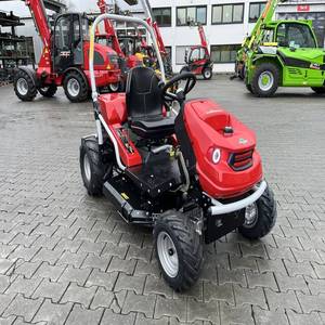 Tractor Cortacésped Hercules HXT 923 4WD Neo de 23 HP con Transmisión por Engranajes, Color Rojo, Garantía de 2 Años en el Motor, Alta Productividad - Product Image 2
