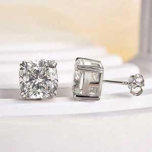 Elegantes pendientes de diamantes cultivados en laboratorio con corte cojín, personalizables en oro blanco de 14 quilates, forma cuadrada, regalo clásico de aniversario para mujer. - Product Image 4