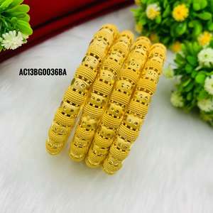 Ensemble de bracelets plaqués or de conception d'or. - Product Image 2