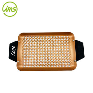 Bandeja rectangular antiadherente para barbacoa con asa de material metálico - Product Image 1