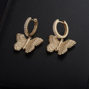 Boucles d'oreilles créoles en or massif 14 carats avec diamants et papillons, bijoux uniques fabriqués à la main pour femmes, produits en 10K/18K - Product Image 1
