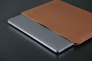 Housse en cuir véritable pour ordinateur portable, légère et faite à la main pour le bureau, le travail et les voyages quotidiens GLS-0259 - Product Image 4