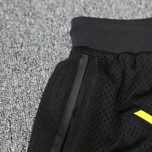 Pantalones cortos de baloncesto con bolsillo y cremallera de malla para jóvenes Pantalones cortos de baloncesto vintage de estilo urbano personalizado - Product Image 4