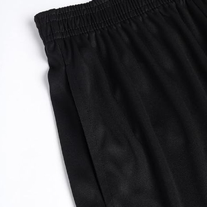 Conjunto Deportivo de Verano para Hombre de 2 Piezas: Camiseta Deportiva Roja Vibrante y Pantalones Cortos Negros de Entrenamiento - Product Image 4