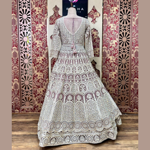 Lehenga de lavande occidentale indo à la mode avec travail délicat de Dori et travail à la main de diamant étincelant parfait pour toutes les occasions de l'Inde - Product Image 5