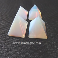 Figurine Feng Shui en Agate Blanche Naturelle, Petite Pierre Semi-Précieuse Faite à la Main, Pyramide Décorative Portable pour la Maison et la Guérison