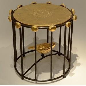 Table d'appoint en métal de forme ronde avec motif d'oiseau, table basse de qualité antique, taille personnalisée, en aluminium et laiton - Product Image 1