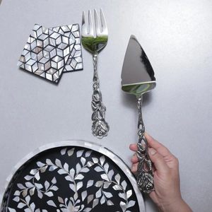 ชุดมีดตัดเค้กด้ามดอกไม้ทำจากโลหะสีเงิน - Product Image 4