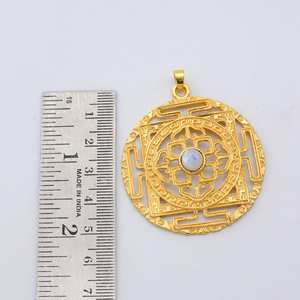 Collier pendentif pierre de lune Sri Yantra pour femmes plaqué or en laiton fait à la main bijoux spirituels Style mignon en gros - Product Image 2