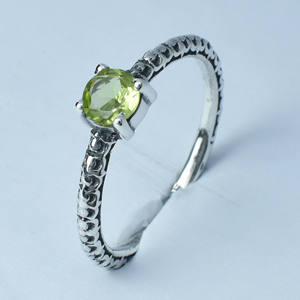 Vente en gros de bagues fines en argent sterling 925 avec pierre précieuse péridot pour femmes, toutes tailles américaines, bijoux de fête de mariage, finition polie haute brillance, Inde - Product Image 1