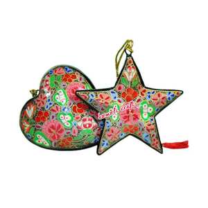 Adorno navideño de madera con corazón negro Floral, decoración de papel pintada a mano para colgar en el árbol, regalo de vacaciones o decoración del hogar - Product Image 3