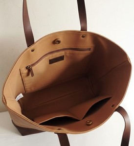 Bolso Tote Minimalista de Dos Tonos en Cuero Genuino con Cierre, Bolso de Hombro Grande Color Marrón Claro para Mujer con Bolsillos Interiores Resistentes al Agua - Product Image 2