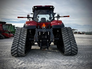 Tracteur 4x4 robuste IH Magnum 340, 20 CV, couple élevé, capacité de travail exceptionnelle, pour grandes surfaces agricoles - Product Image 4