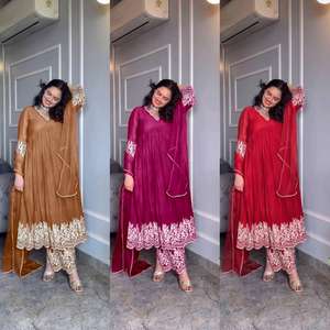 Ropa de diseñador indio de la mejor calidad Faux Georgette Heavy Thread bordado y corte Top y pantalón de trabajo con borde de encaje Dupatta - Product Image 6