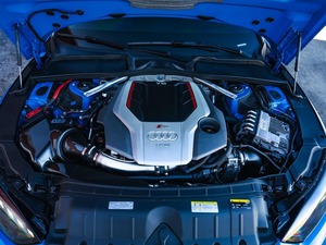 รถยนต์มือสองที่เชื่อถือได้ ปี 2021 ออดี้ RS5 คูเป้ ทวินเทอร์โบ V6 สีเทอร์โบบลู พร้อมแพ็คเกจ Black Optic - Product Image 5