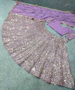 Lanzamiento del nuevo diseñador Lehenga Mujeres y niñas usan ropa de fiesta Lehenga Choli con blusa en venta al por mayor Alphanumero - Product Image 2