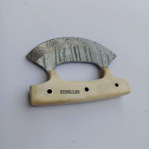 Couteau à désosser Ulu en acier damassé fait à la main avec poignée en os Logo personnalisé pour la cuisine et la découpe de pizzas dans les restaurants - Product Image 3