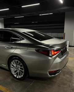 Lexus ES Turbo 2020, Volante a la Derecha, Caja de Cambios Automática, Asientos de Cuero, Interior Oscuro, Tamaño de Neumáticos R17, Cámara Trasera, Motor Hilux - Product Image 2