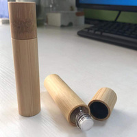 Fabrication de bouteilles cosmétiques à rouler en bois de bambou de 3ml 5ml 10ml bouteille en verre à rouleau avec emballage de sac en toile de jute juteuse